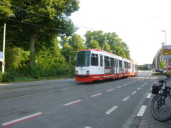 M8C 835 blieb in Fahrtrichtung Stahldorf auf der Uerdinger Straße liegen, der in wenigen Sekunden die Haltestelle Bockumer Platz erreicht hätte.