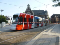 An der Haltestelle selbst stand FOC 671, der direkt mit rot-weißen Bänden zugesperrt wurde.