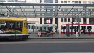 Es gelang mir ein Foto mit einem Düsseldorfer B80, dem M8C 843 und der Partytram.