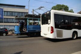 zusammen mit dem Wagen 946 des Subunternehmers Rath, der gerade auf der 047 fuhr, die baustellenbedingt umgeleitet werden musste.