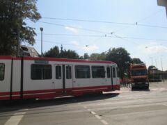 der diesen Oberleitungsschaden selbst verursacht hat.