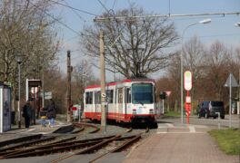 Anschließend fuhr er selbständig bis zum Ende des Kehrgleises, um den FOC 617 als erster Wagen wieder in den Liniendienst zu schicken